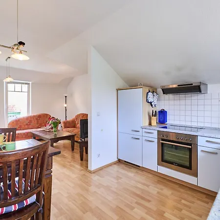 57 7, Lindenweg 1 G *