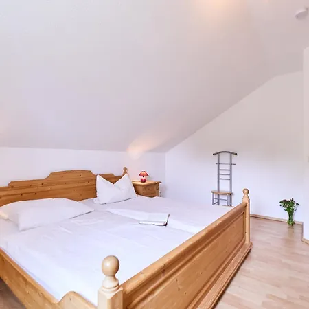 57 7, Lindenweg 1 G *